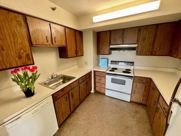 1731 Beacon Street, Unit 1015 Brookline, MA 02445 - Photo 11 of 19