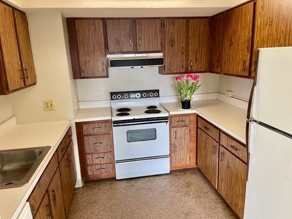 1731 Beacon Street, Unit 1015 Brookline, MA 02445 - Photo 12 of 19