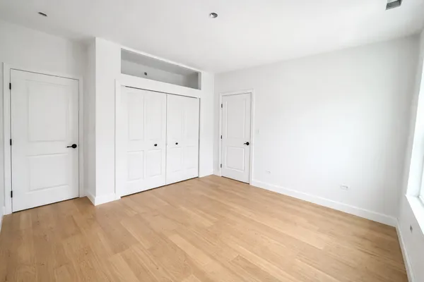 $2,400 | 3340 West Evergreen Avenue, Unit 2R, Chicago, IL 60651