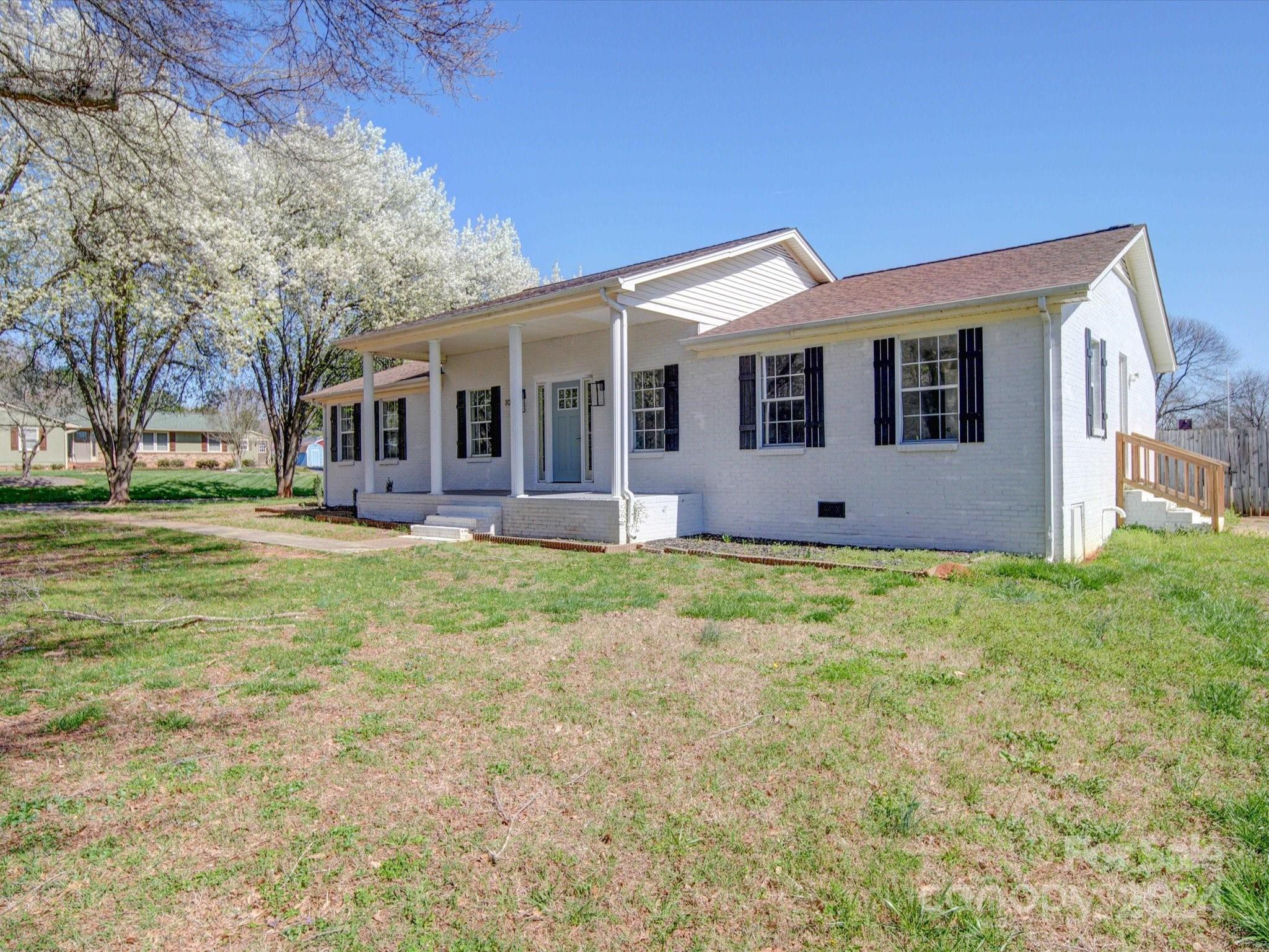 101 Hedgestone Drive Gastonia, NC 28056 - Photo 3 of 39 a front view of house with yard and green space