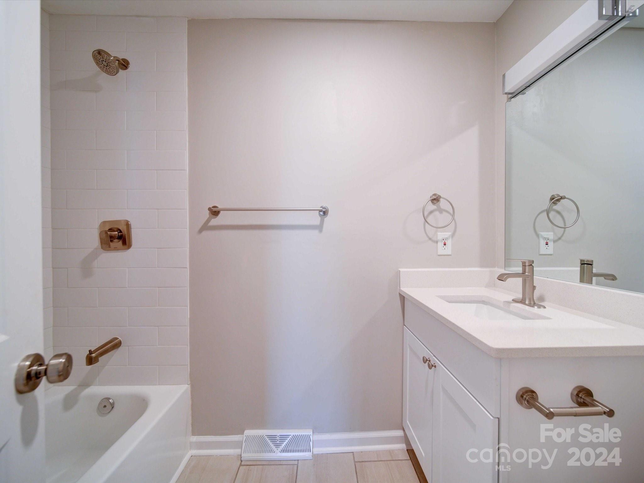101 Hedgestone Drive Gastonia, NC 28056 - Photo 37 of 39 a bathroom with a sink and a tub