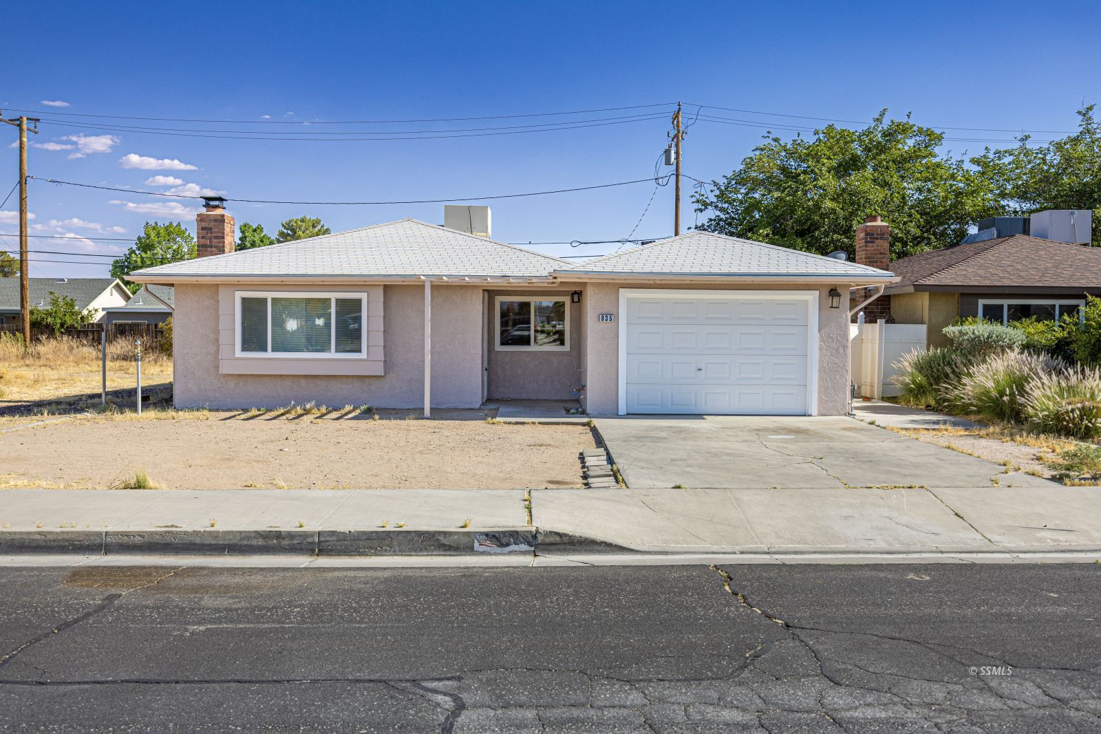 935 West Upjohn Avenue Ridgecrest, CA 93555 - Photo 1 of 40