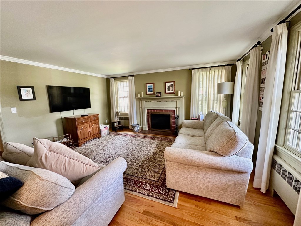 79 Rutherford Avenue Warwick, RI 02886 - Photo 4 of 15 Gallery Image 4