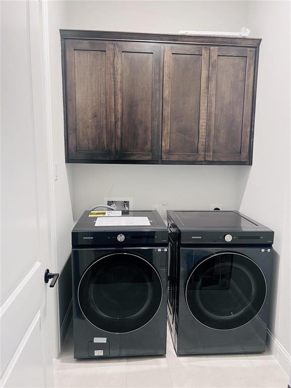 6825 Entwistle Road Frisco, TX 75034 - Photo 13 of 33 a utility room with sink dryer and washer