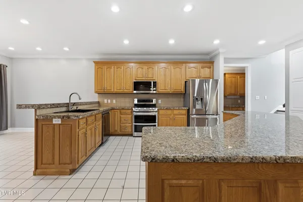 $799,000 | 1054 Colonial Drive, Morristown, TN 37814