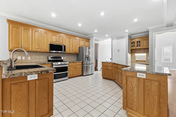 $799,000 | 1054 Colonial Drive, Morristown, TN 37814