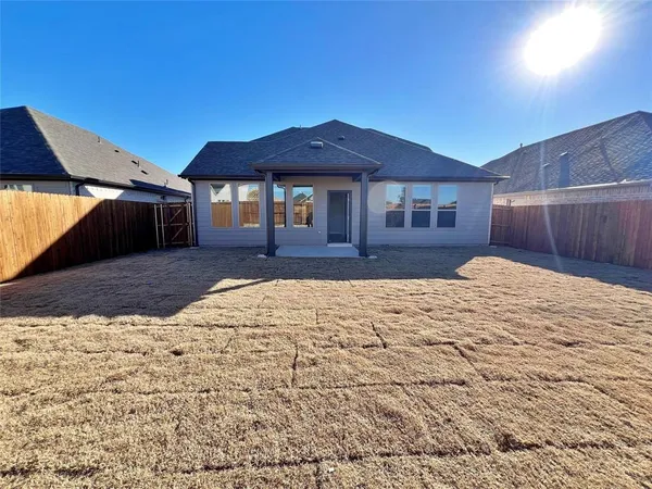 $2,350 | 900 Airbender Drive, Princeton, TX 75407
