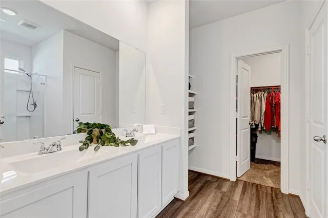 a en suite bathroom with a sink and a mirror