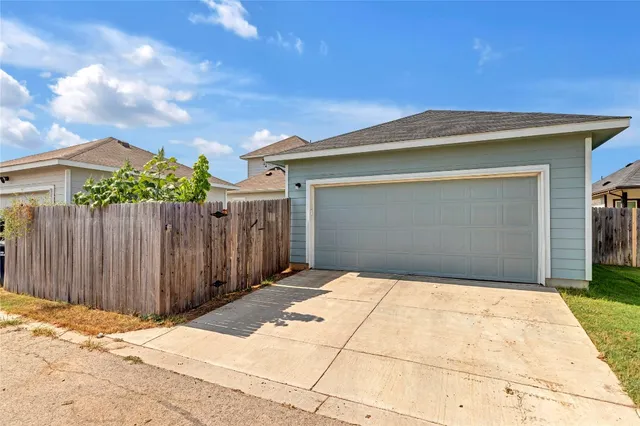 $1,750 | 103 Bent Creek Drive, Hutto, TX 78634