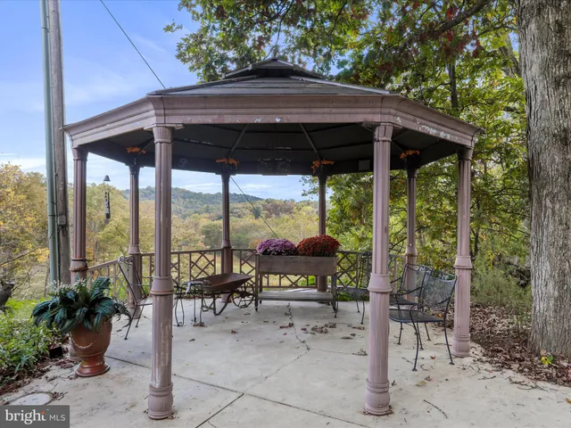 a view of outdoor space