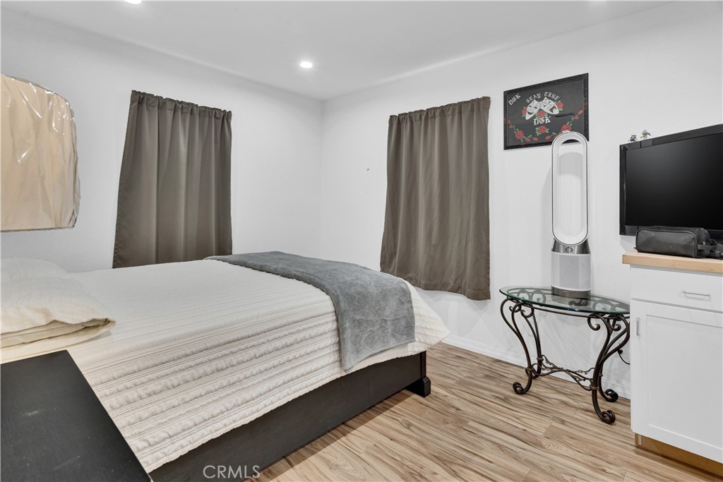 53500 Bradley Lockwood Road Bradley, CA 93426 - Photo 16 of 30 a bedroom with a bed and a flat screen tv