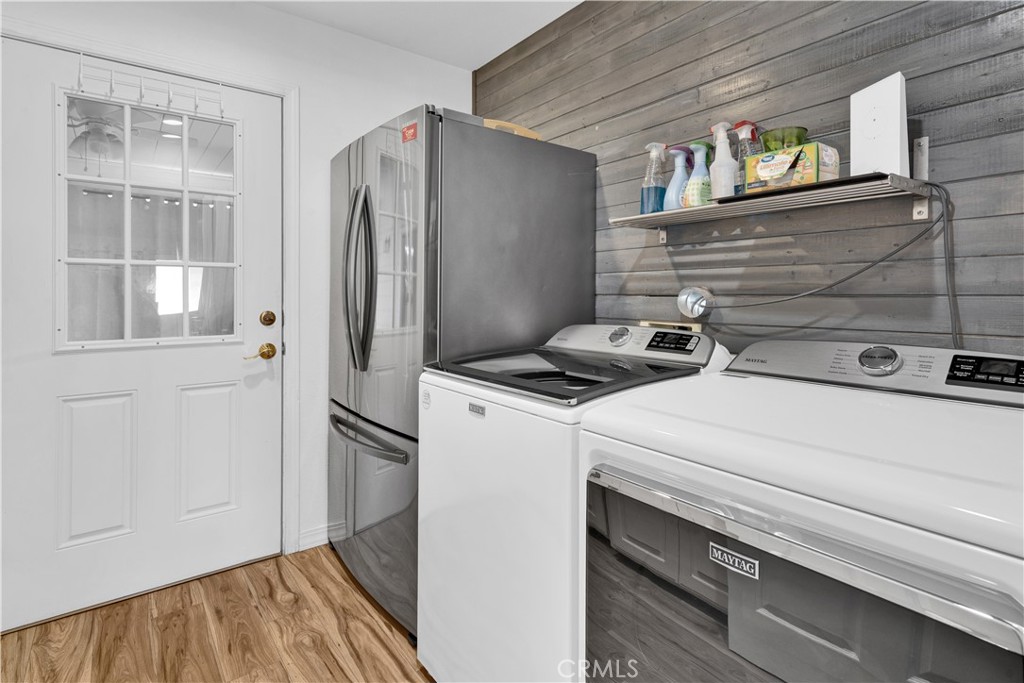 53500 Bradley Lockwood Road Bradley, CA 93426 - Photo 18 of 30 a utility room with dryer and washer