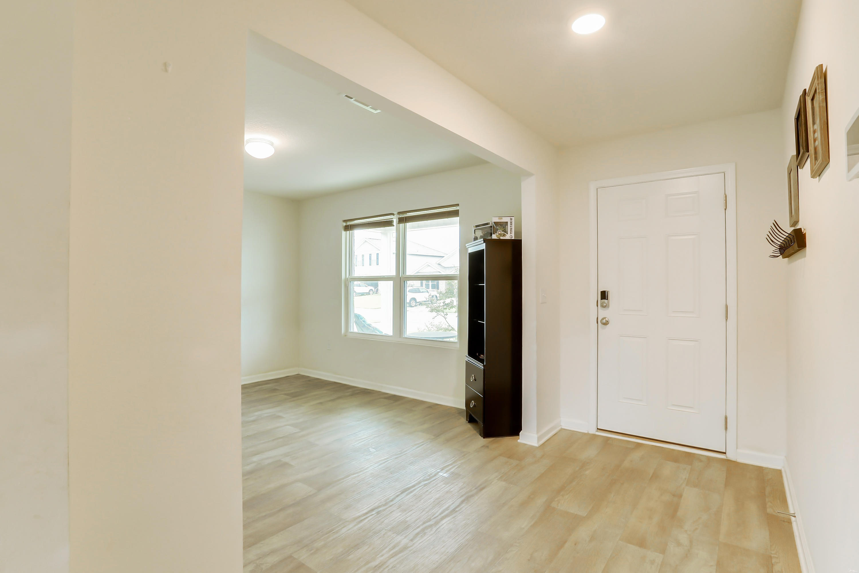 931 Merganser Way Crestview, FL 32539 - Photo 9 of 39 an empty room with windows and closet