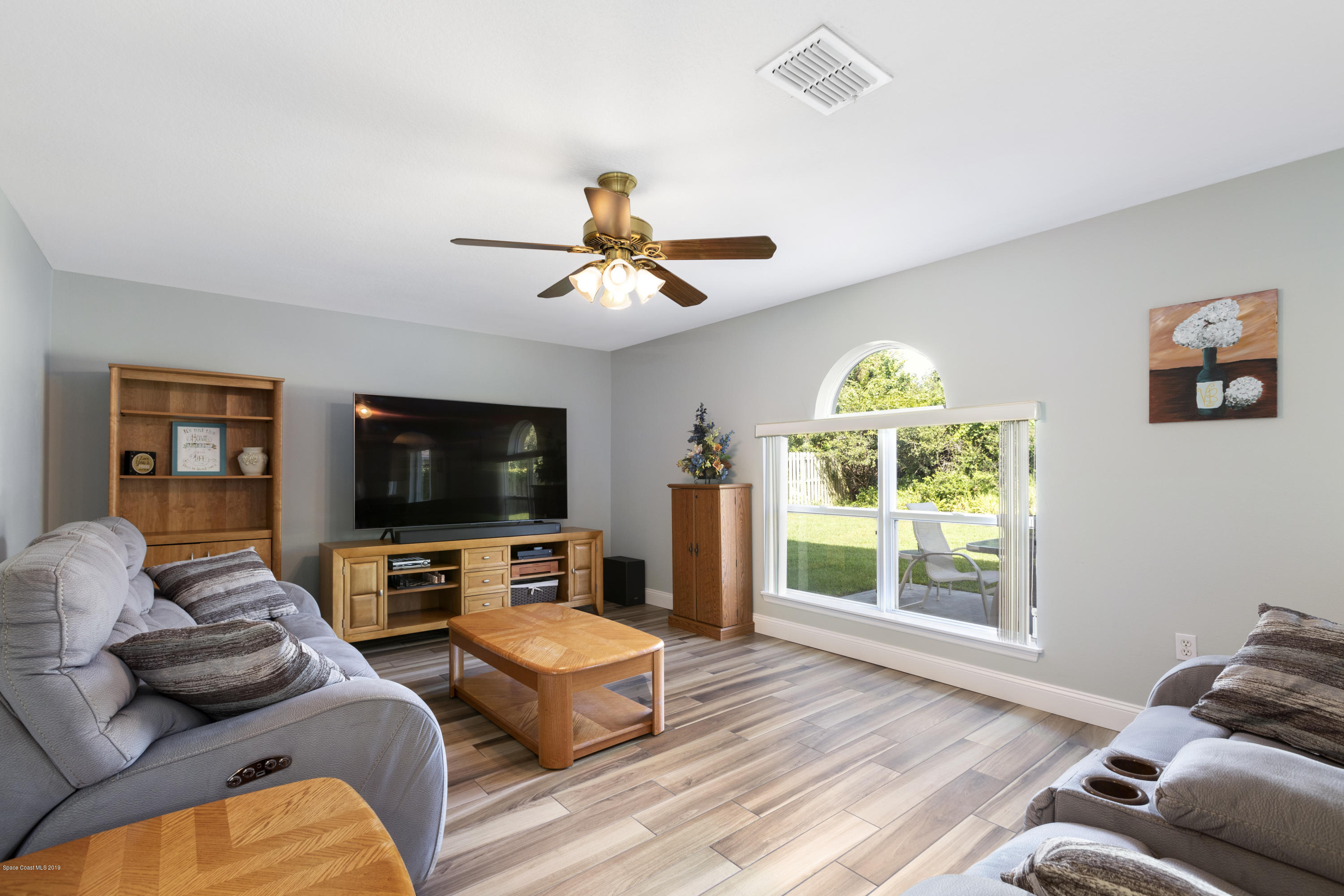 2228 Spring Creek Circle Palm Bay, FL 32905 - Photo 15 of 41 Family room