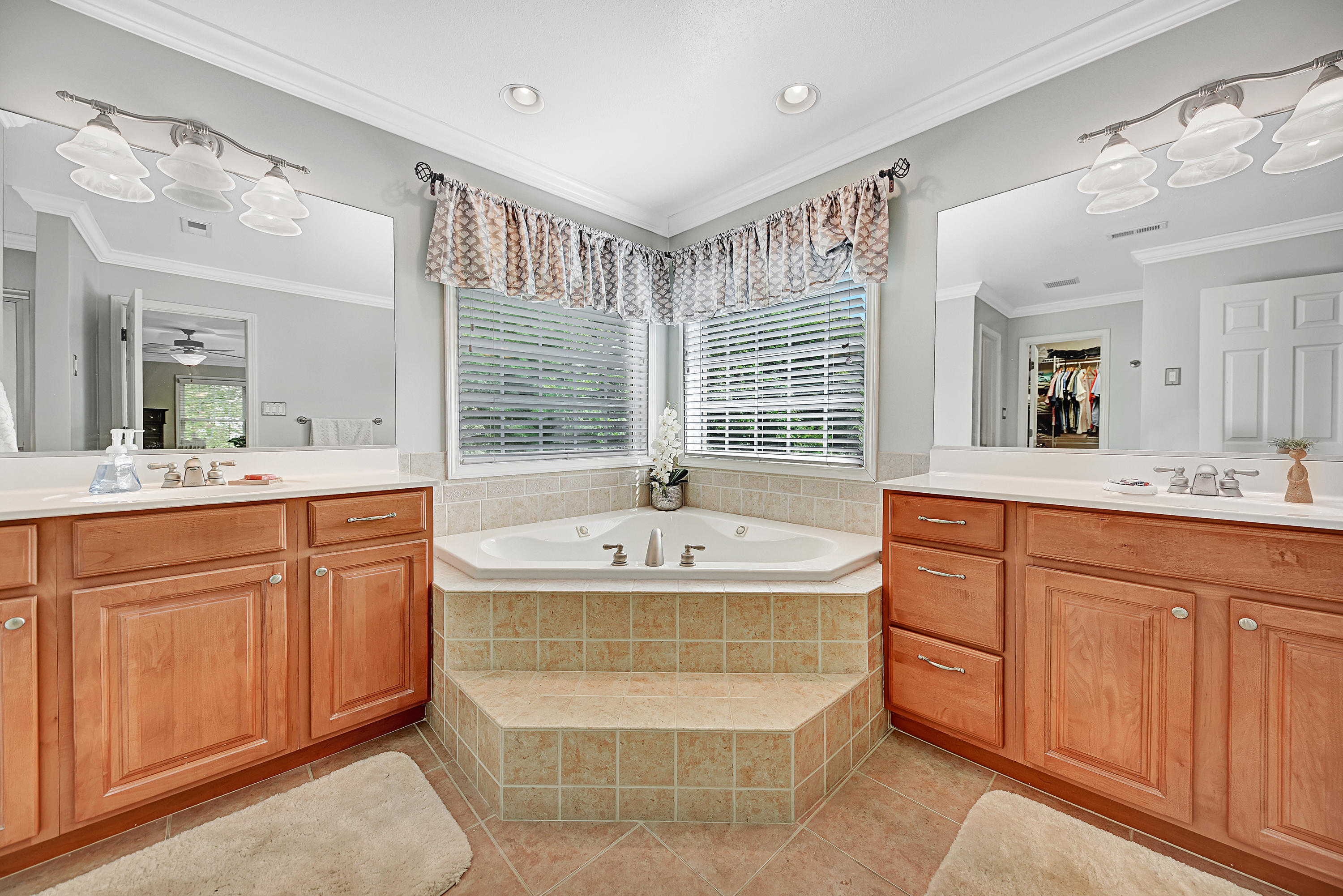 12400 Comblain Road Knoxville, TN 37934 - Photo 18 of 32 Master bath