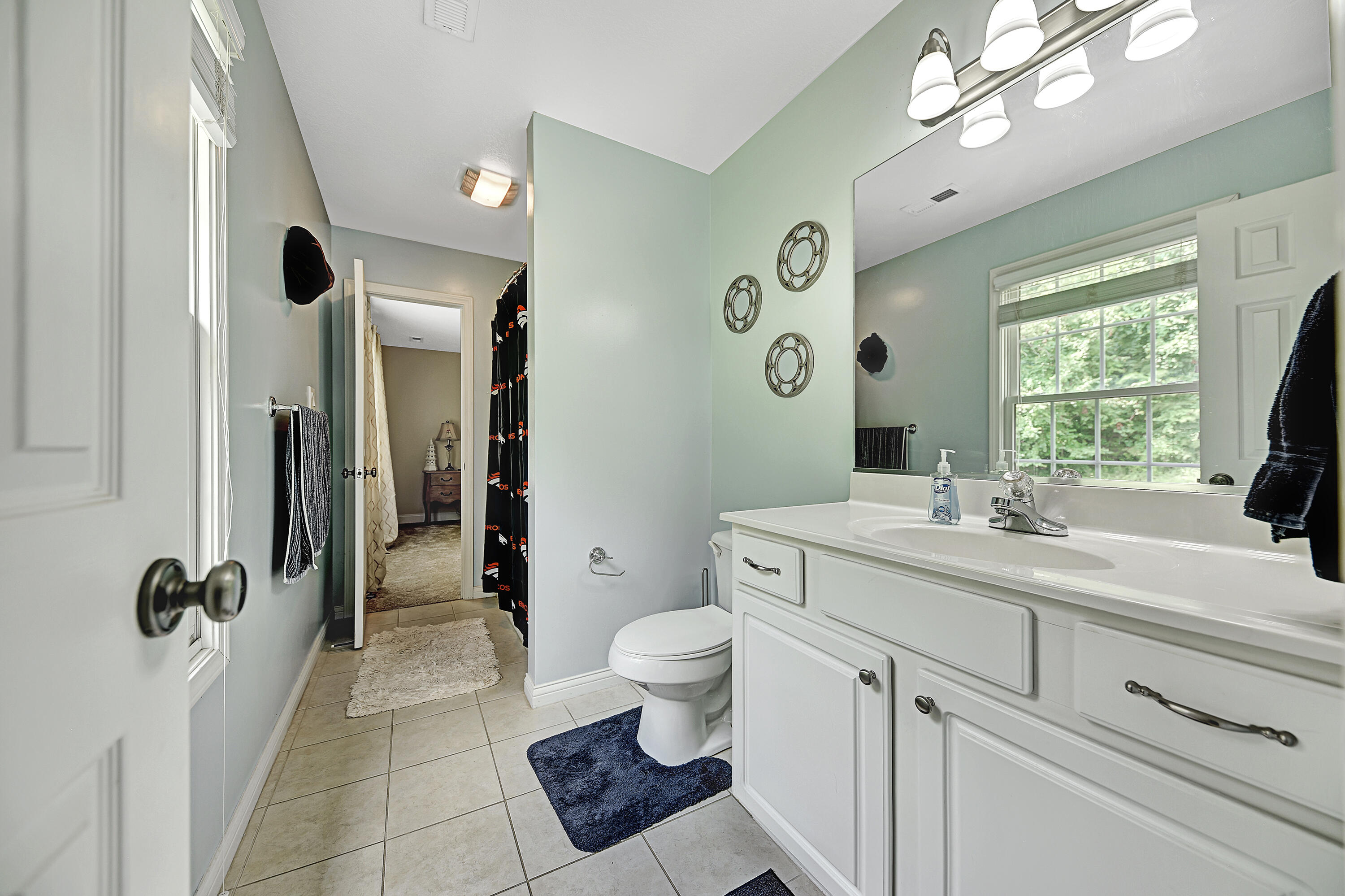 12400 Comblain Road Knoxville, TN 37934 - Photo 24 of 32 Jack N Jill bath upstairs - 2nd