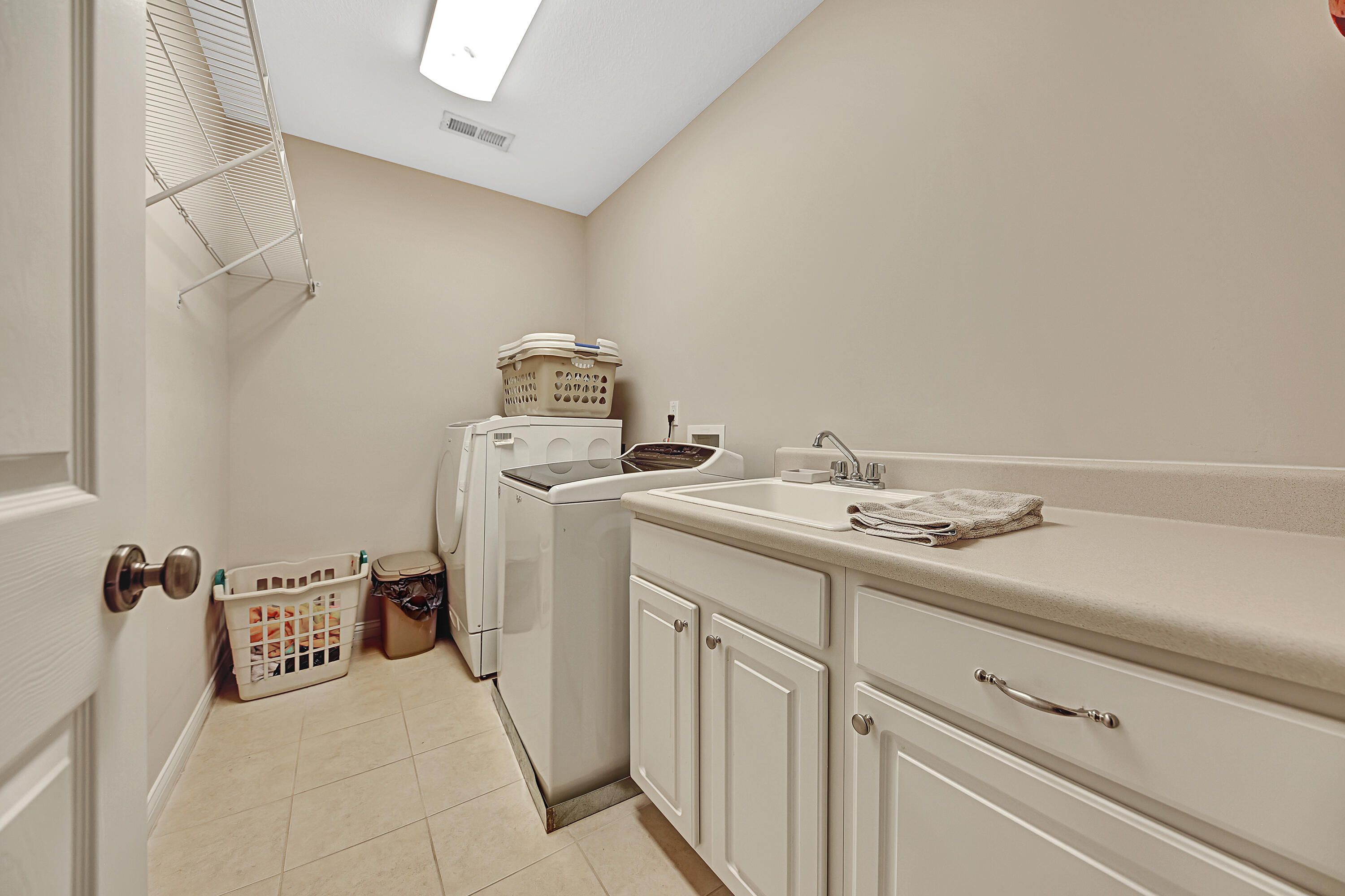 12400 Comblain Road Knoxville, TN 37934 - Photo 25 of 32 Spacious laundry room