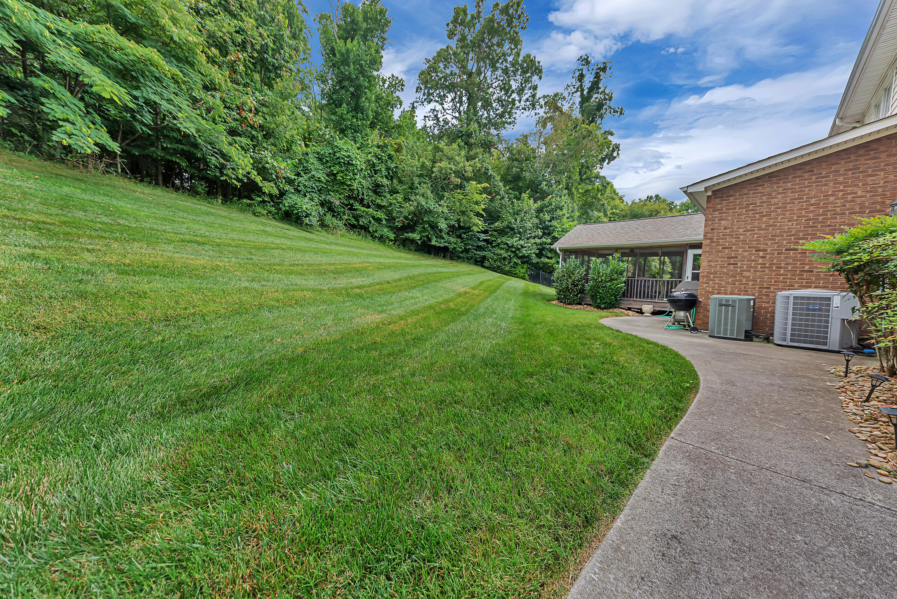 12400 Comblain Road Knoxville, TN 37934 - Photo 28 of 32 Back yard