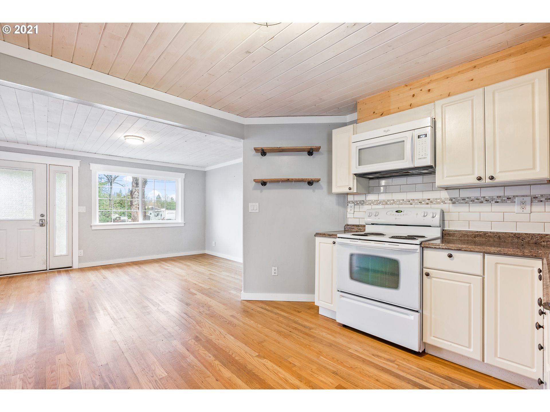 14240 Southeast Fletcher Road Dayton, OR 97114 - Photo 13 of 32 Gallery Image 13