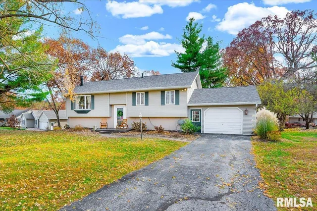 $239,900 | 10520 West Sir Durham Court, Mapleton, IL 61547