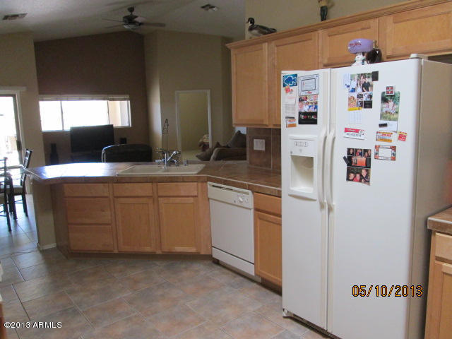 3225 East Fremont Road Phoenix, AZ 85042 - Photo 13 of 29 Kitchen tile