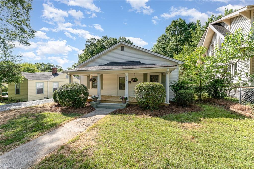 304 Louise Avenue High Point, NC 27262 - Photo 2 of 38