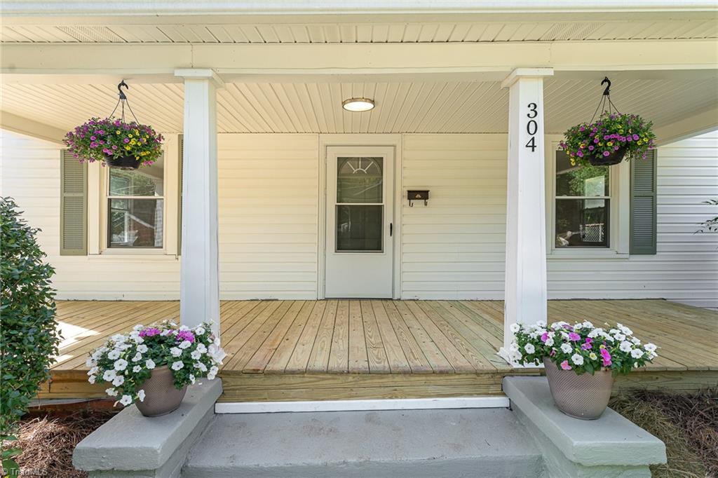 304 Louise Avenue High Point, NC 27262 - Photo 5 of 38