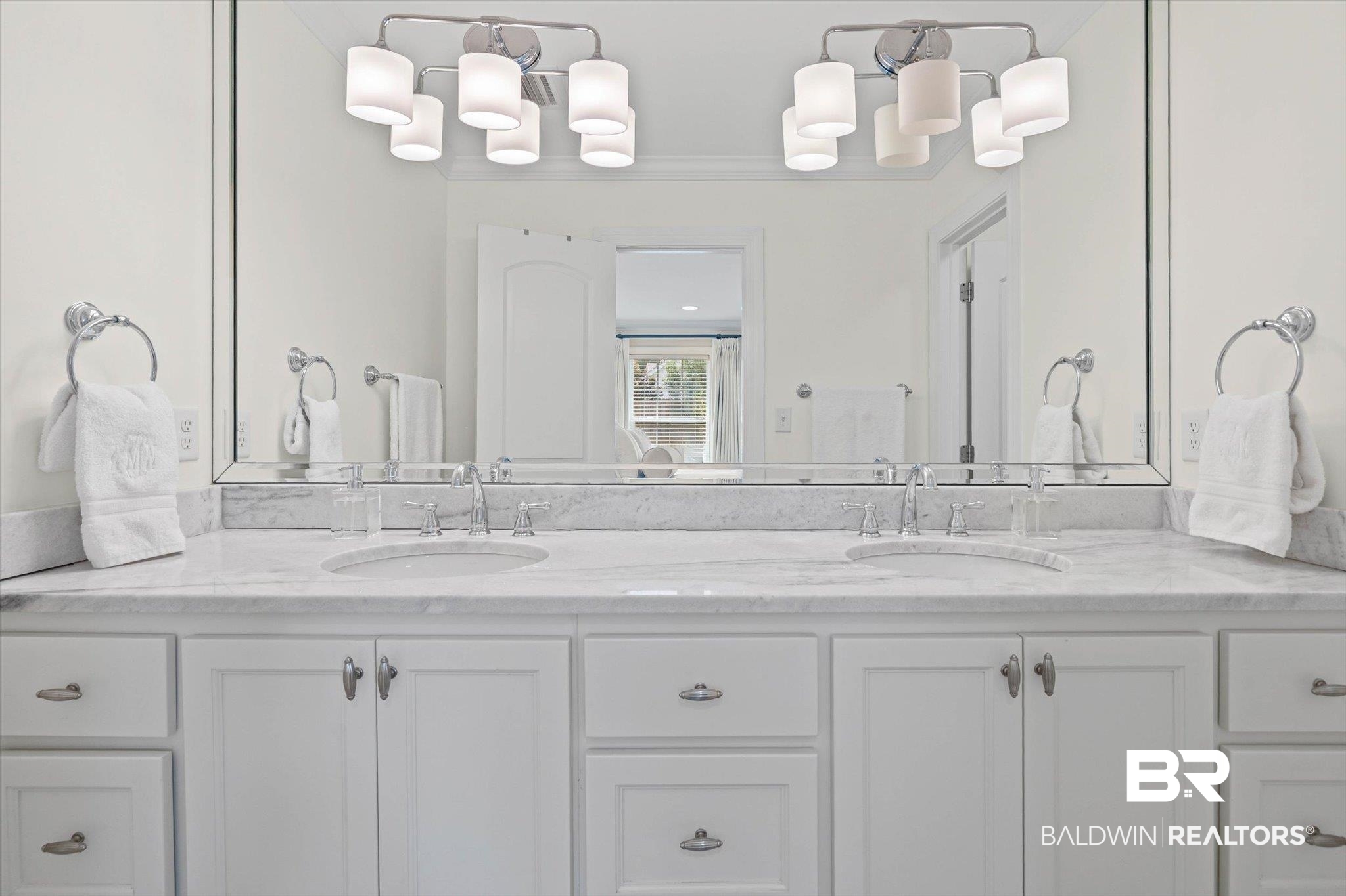 77 North Hathaway Road Mobile, AL 36608 - Photo 18 of 33 Full bathroom with double vanity