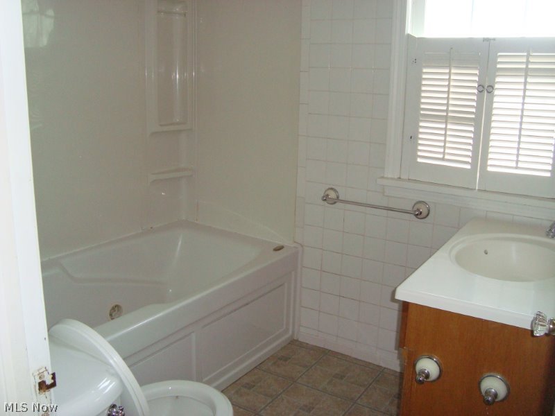 2608 Princeton Road Cleveland, OH 44118 - Photo 9 of 14