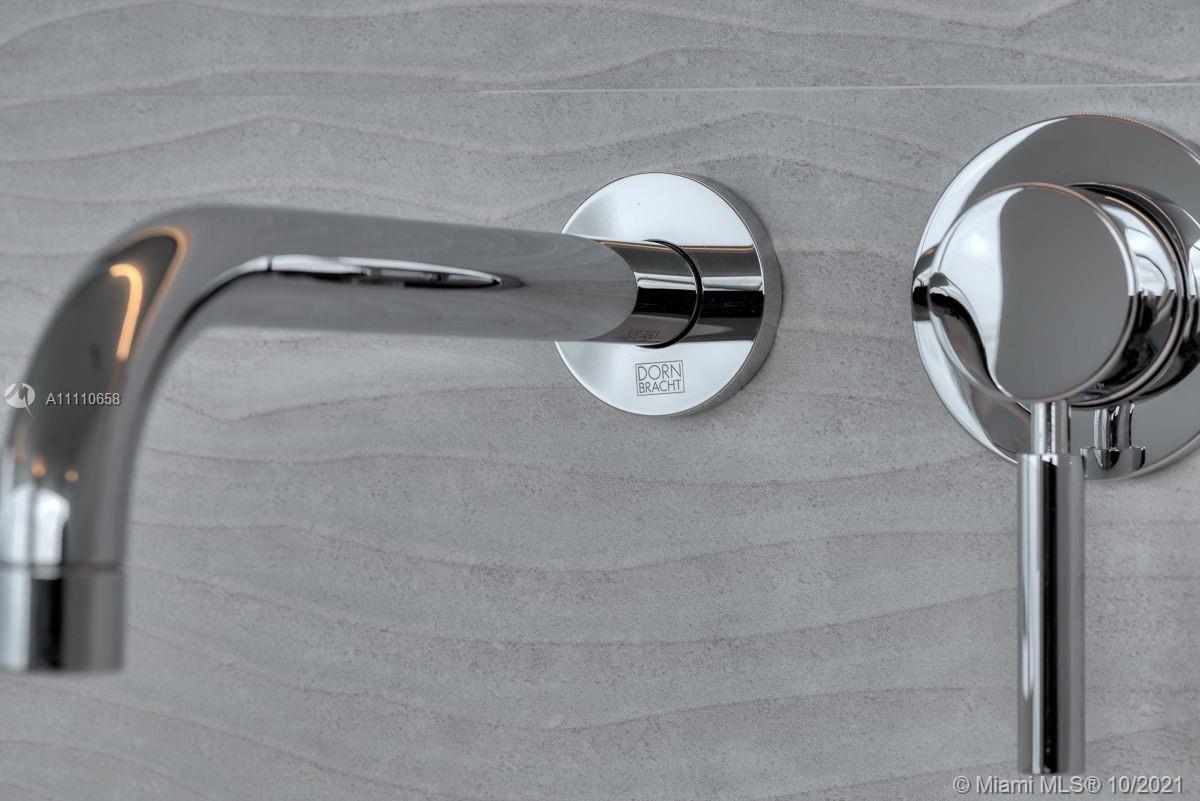 Edgewater Miami, FL 33137 - Photo 42 of 42 a close view of light fixtures and entryway