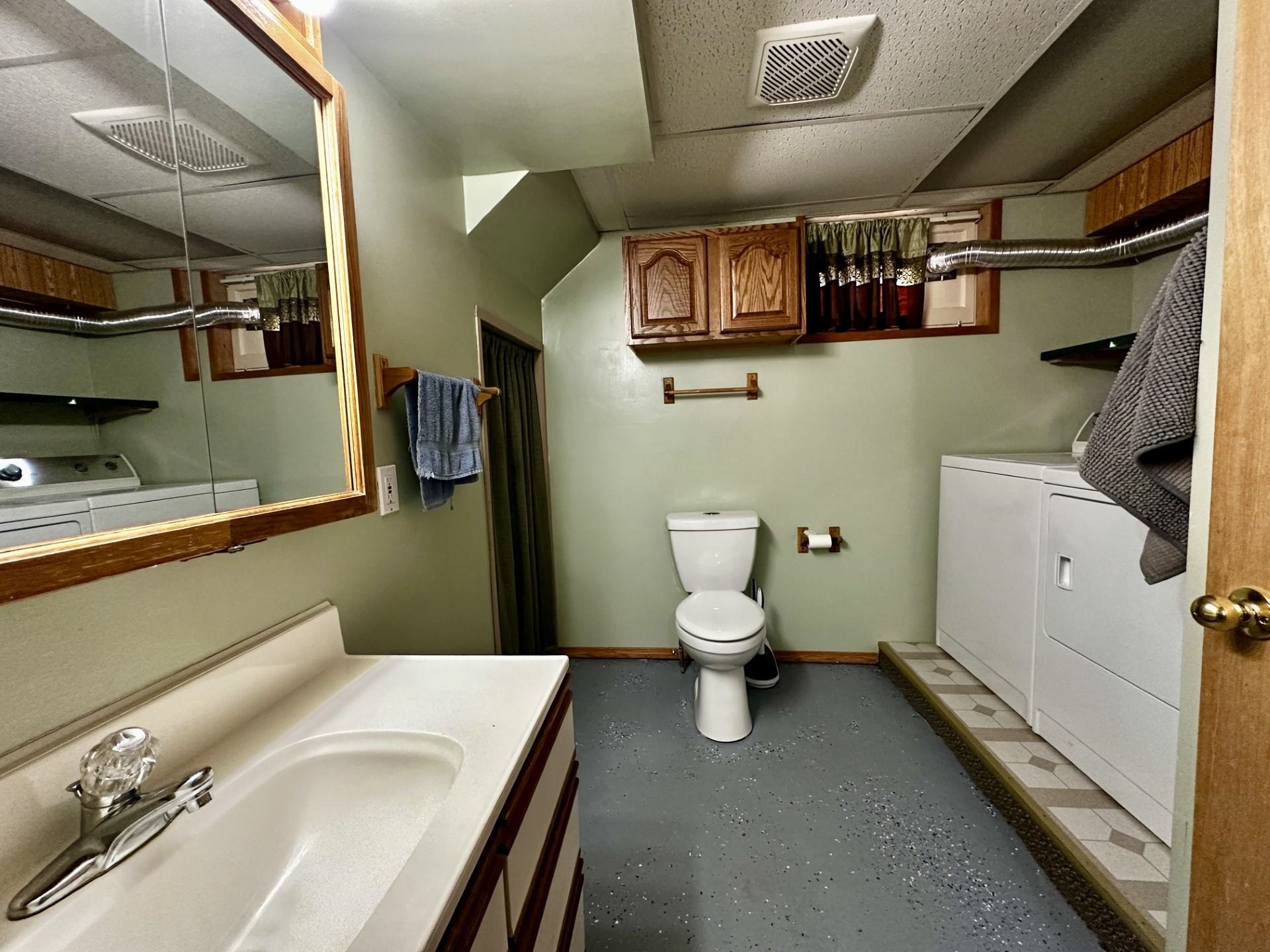 45 North Sunset Avenue Freeport, IL 61032 - Photo 16 of 23 a bathroom with a toilet sink and mirror