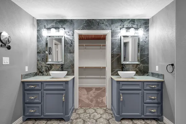 $699,000 | 11486 Oak Springs Drive, Willis, TX 77378