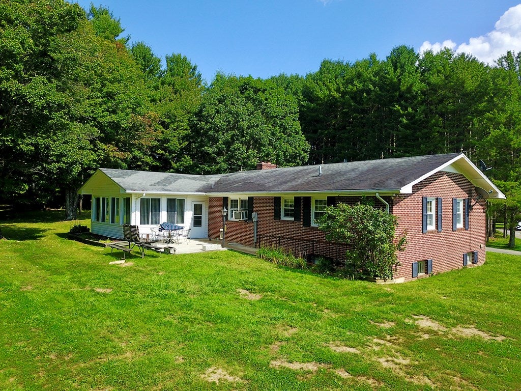 707 Cranberry Road Galax, VA 24333 - Photo 5 of 34 Gallery Image 5