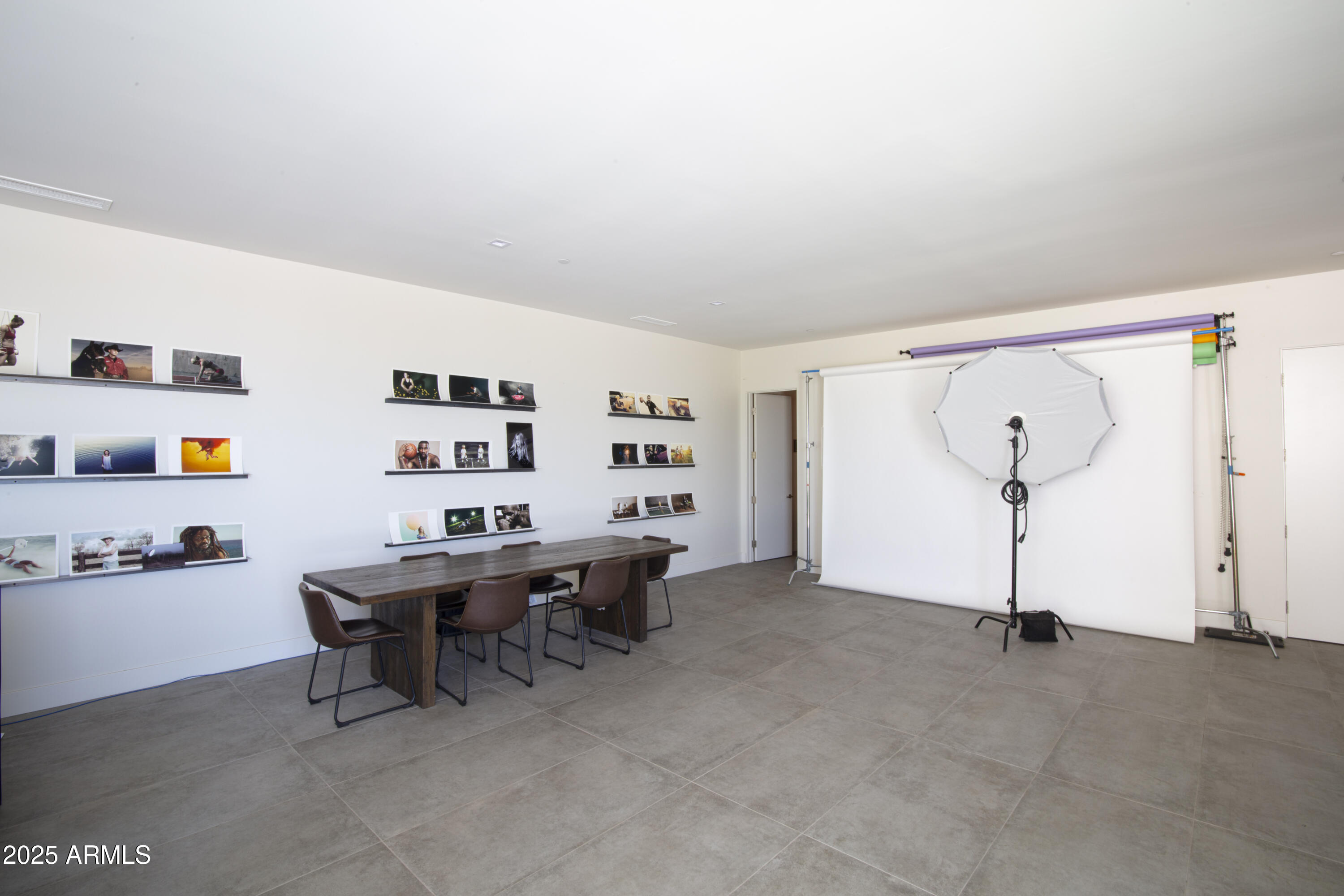 10310 North 37th Street Phoenix, AZ 85028 - Photo 38 of 51 a view of a workspace with furniture