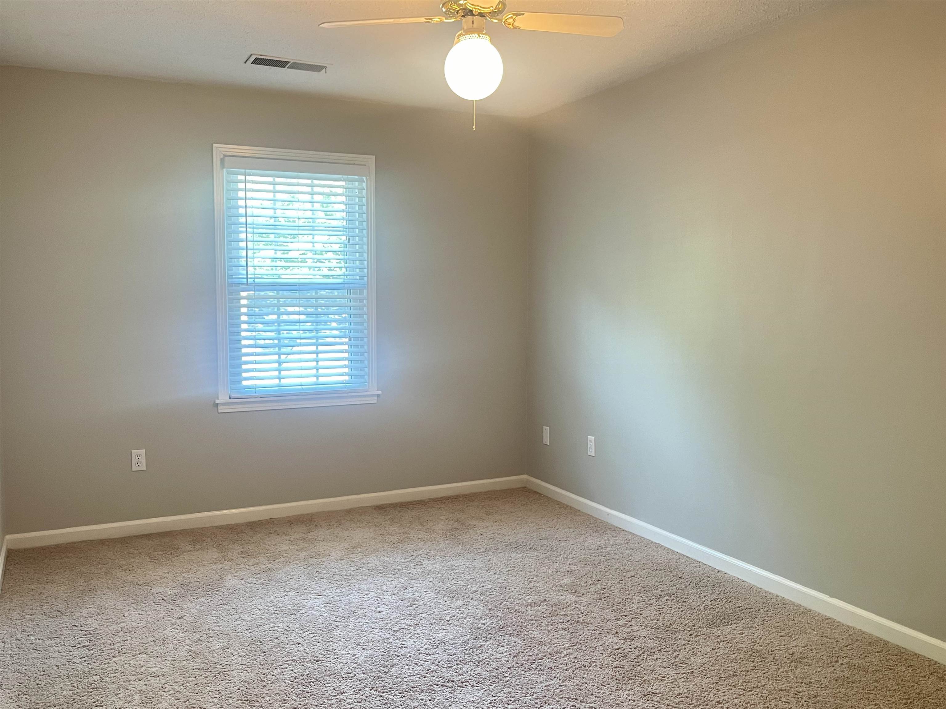 6960 Country Road Germantown, TN 38138 - Photo 25 of 36 an empty room with a window