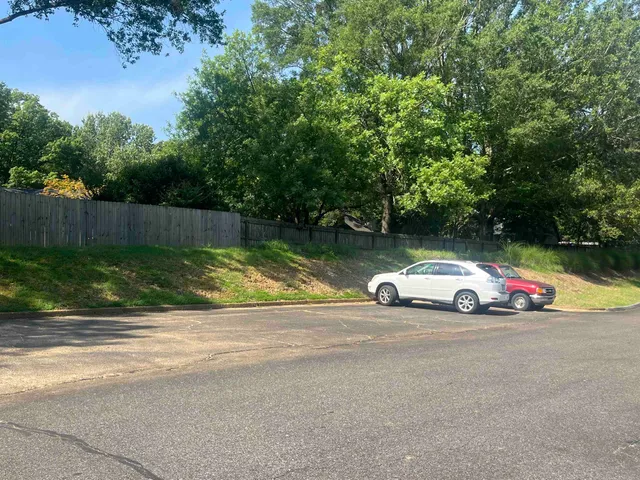 $289,900 | 6960 Country Road, Germantown, TN 38138