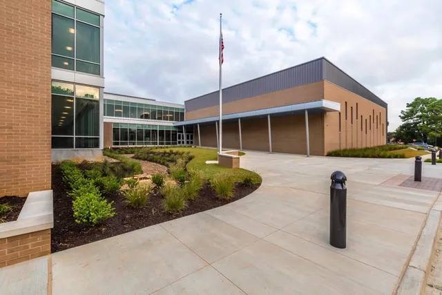 $289,900 | 6960 Country Road, Germantown, TN 38138