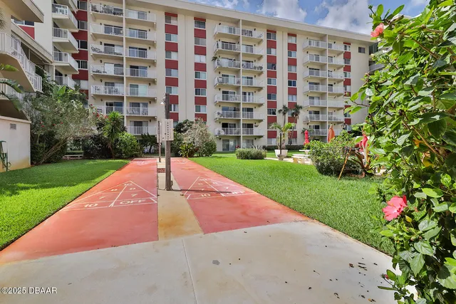 a view of utility room