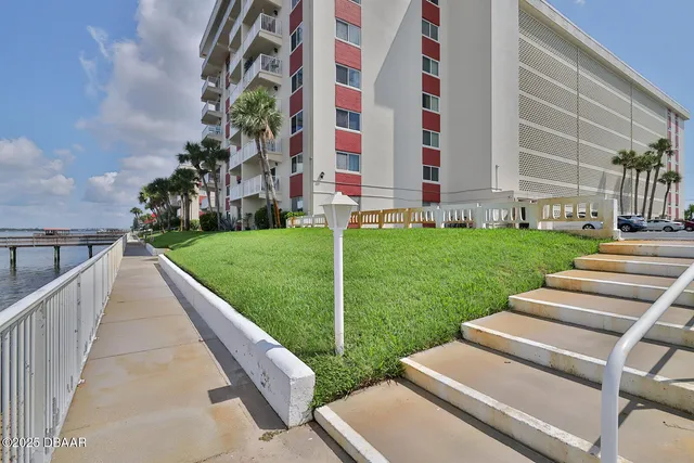 $1,400 | 2711 North Halifax Avenue, Unit 789, Daytona Beach, FL 32118