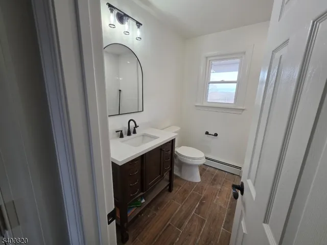 $2,000 | 195 North Beverwyck Road, Unit 10, Lake Hiawatha, NJ 07034