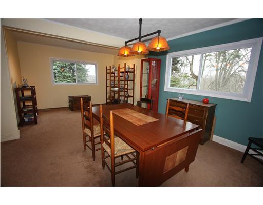 125 Edgecliff Road Rosslyn Farms, PA 15106 - Photo 5 of 18 Dining Room. The dining area can be expanded into the alcove which can also be a sitting area or office area!