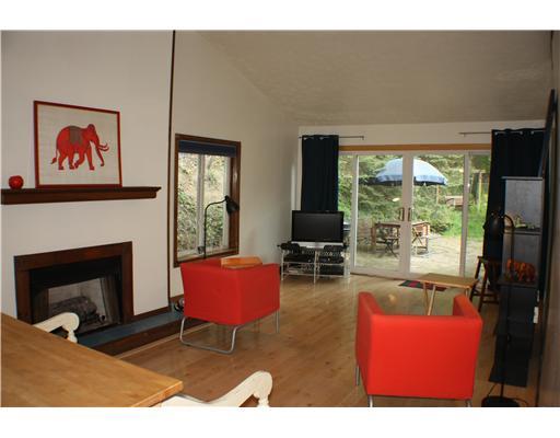 125 Edgecliff Road Rosslyn Farms, PA 15106 - Photo 7 of 18 Family Room. The vaulted family room is a real gathering place. Newer sliding glass doors provide access to the fenced in side yard. The gas fireplace keeps the room nice & cozy in the cold months!