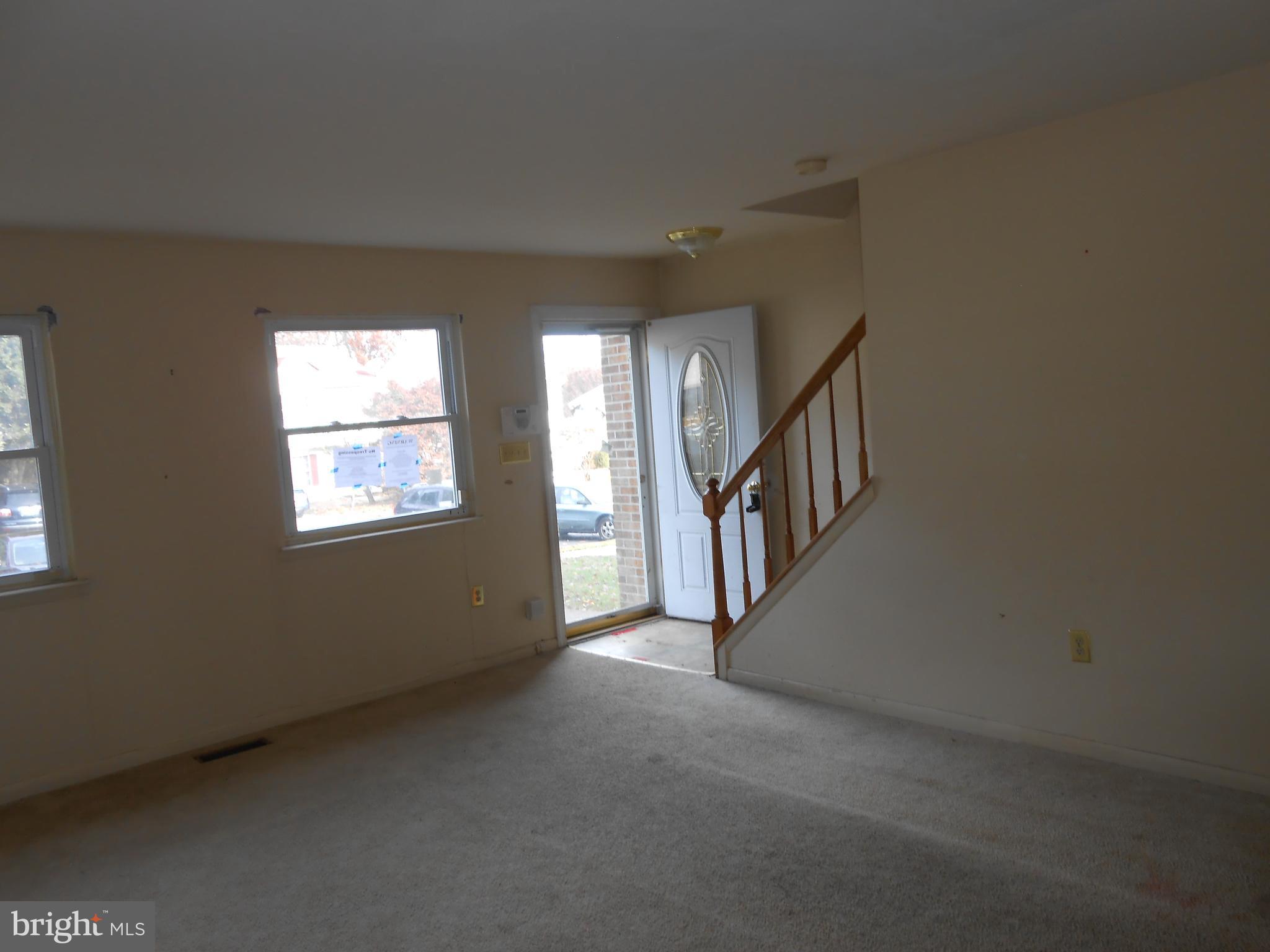6647 Spring Mill Circle Baltimore, MD 21207 - Photo 2 of 8 Living Room