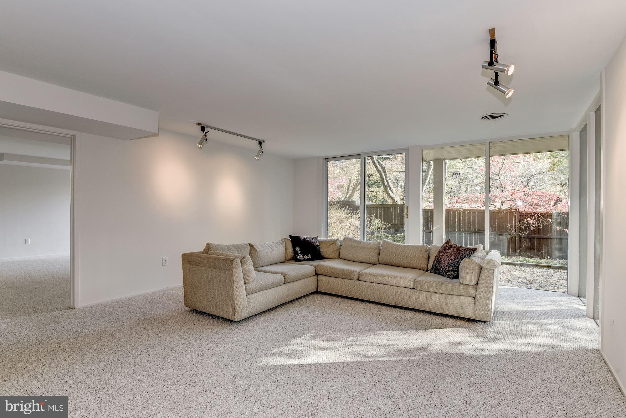 4020 Rickover Road Silver Spring, MD 20902 - Photo 5 of 30 Family Room