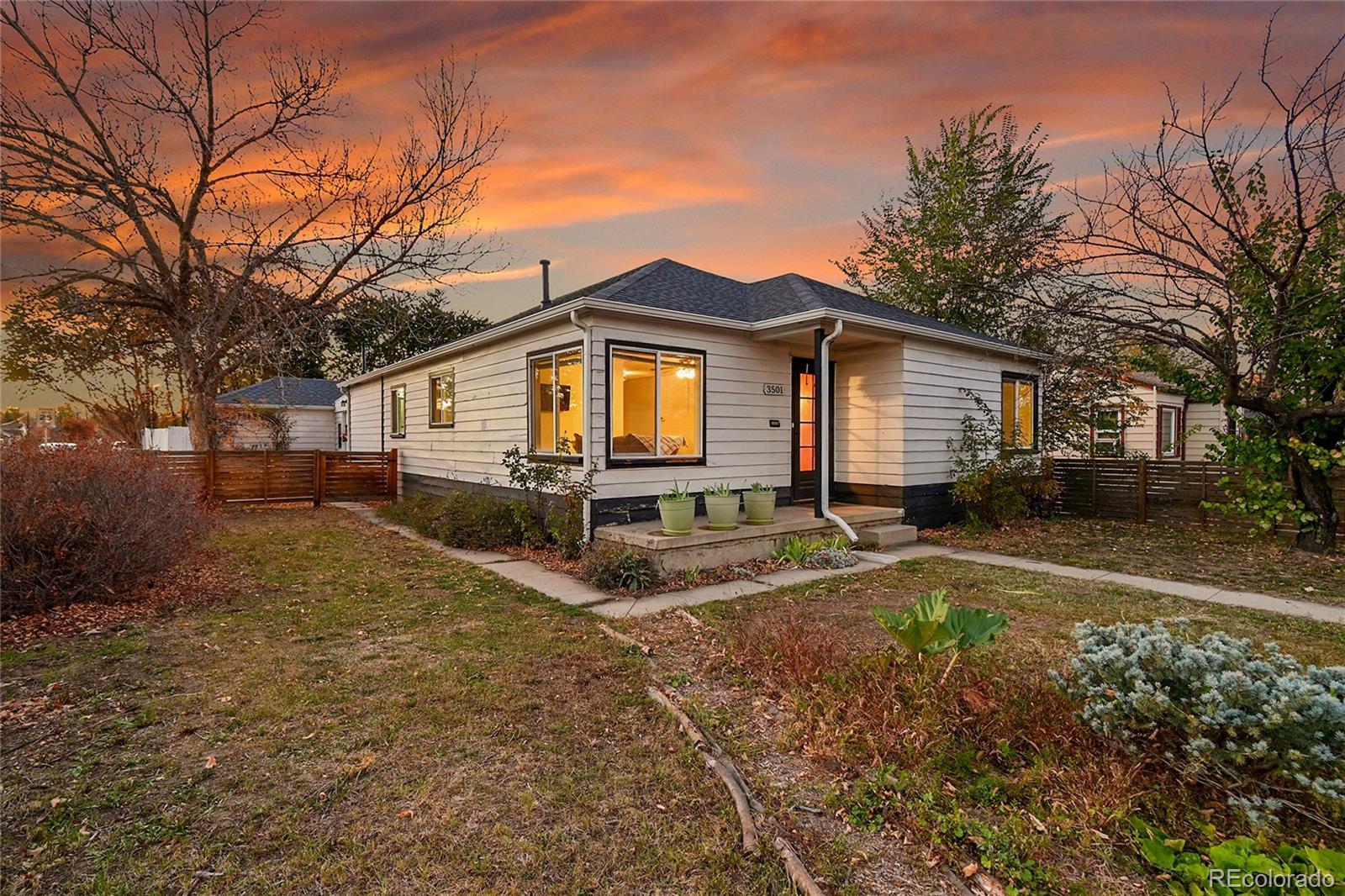 a view of a house with backyard and trees