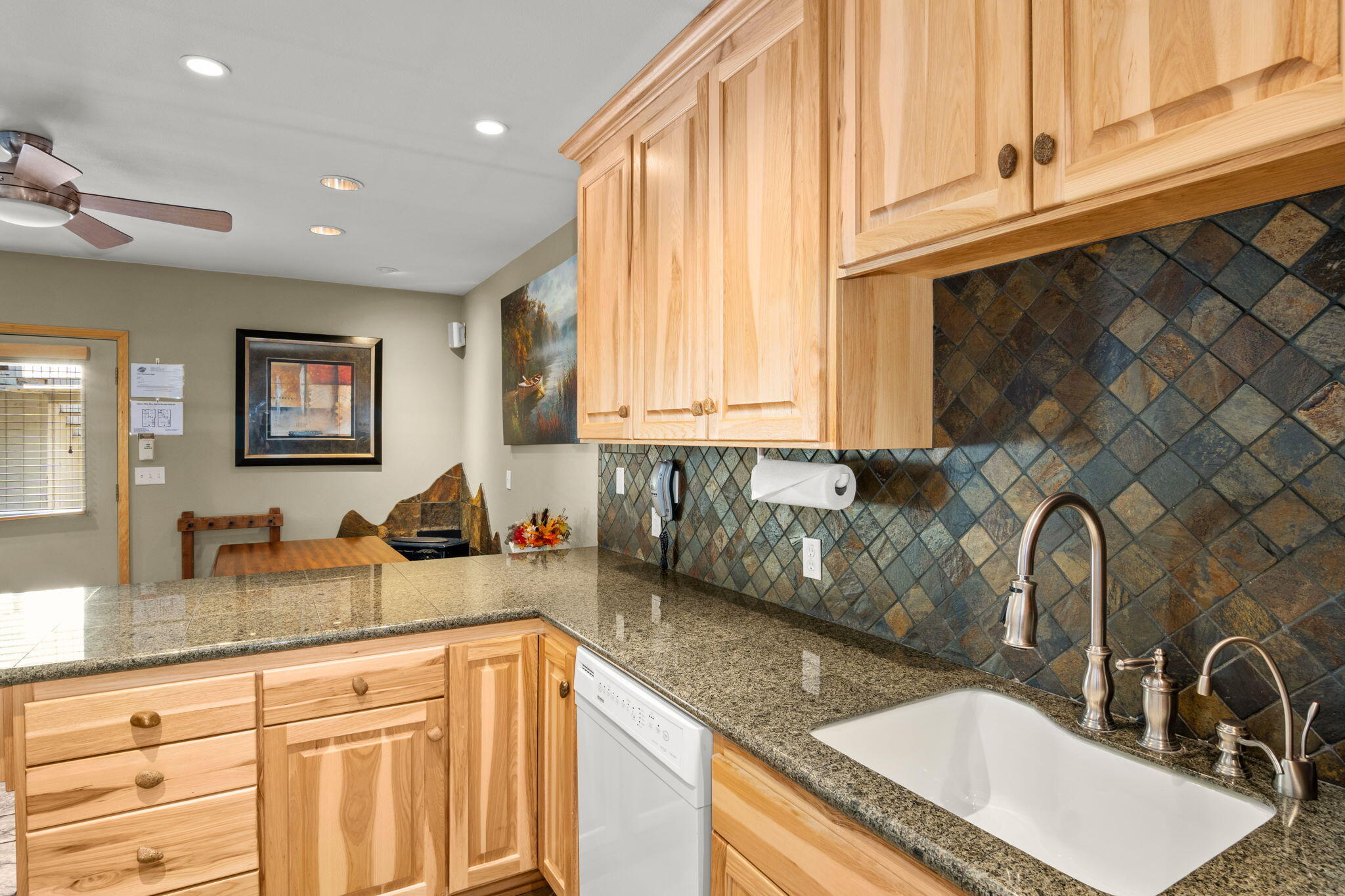 280 3rd Avenue South, Unit 24 Ketchum, ID 83340 - Photo 3 of 17 Kitchen - Dining Area