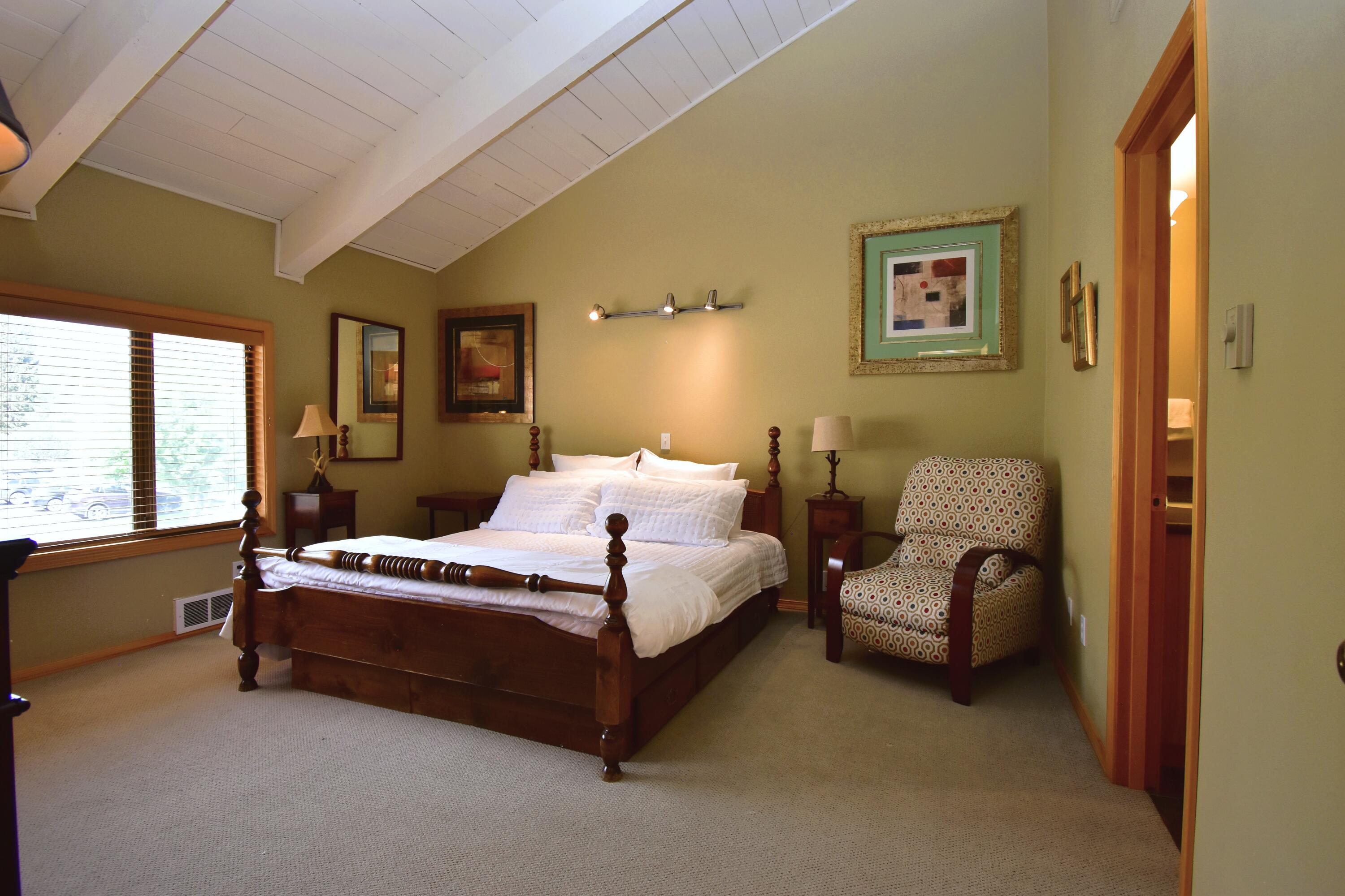 280 3rd Avenue South, Unit 24 Ketchum, ID 83340 - Photo 6 of 17 Primary Bedroom with En-suite