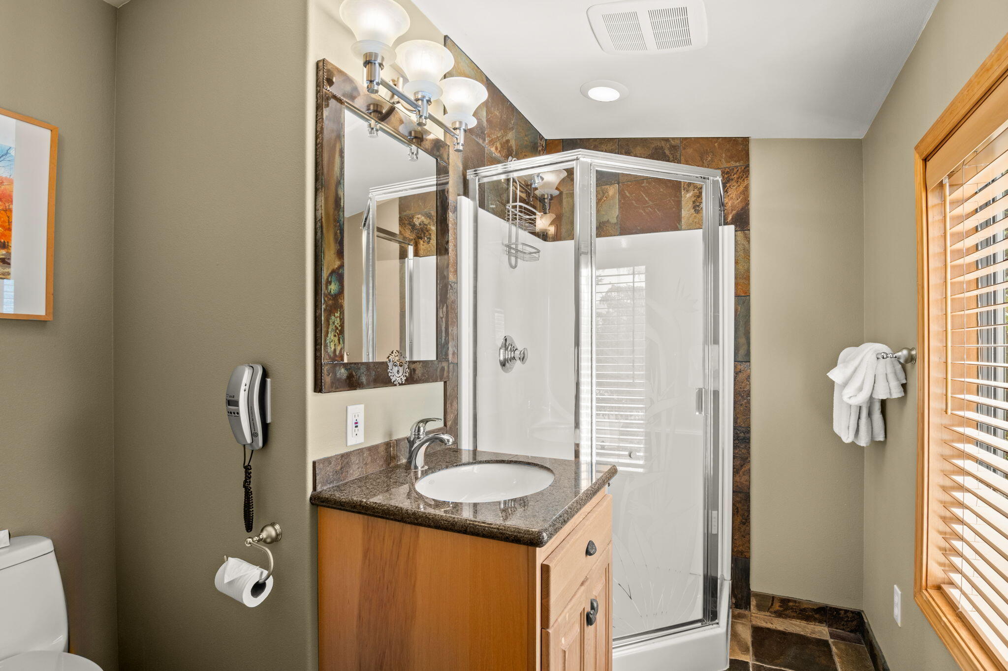 280 3rd Avenue South, Unit 24 Ketchum, ID 83340 - Photo 9 of 17 Bathroom 2