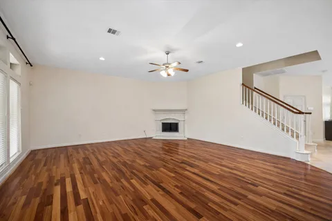 $680,000 | 911 Vaulted Oak Street, Houston, TX 77008