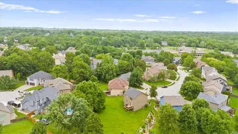$405,000 | 9400 North Campbell Court, Kansas City, MO 64155